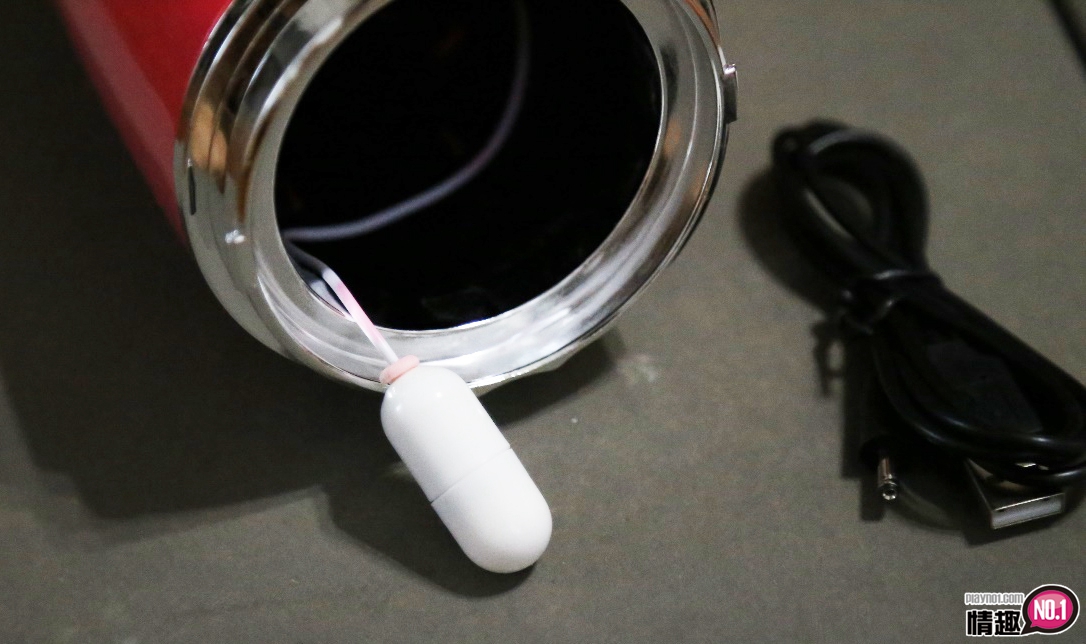 一款产品双重享受。未来FUTURA中日两国语言震动吸盘自慰杯