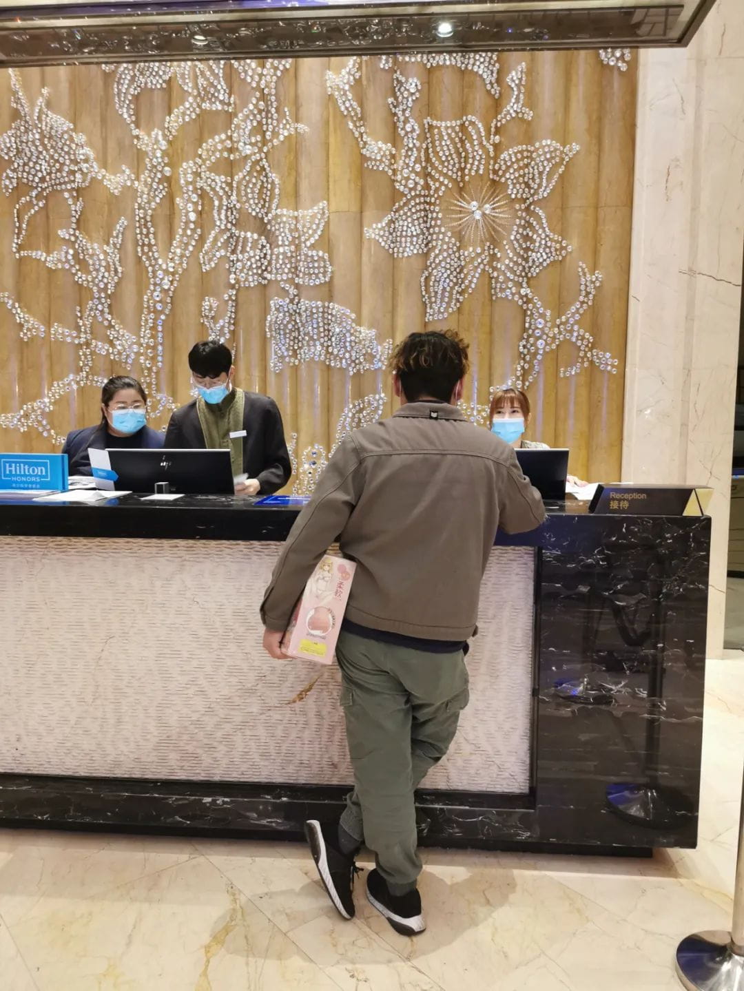 在五星级希尔顿的行政套房里玩YUU的“小优物语”是怎么样的感受?6 在五星级希尔顿的行政套房里玩YUU的“小优物语”是怎么样的感受?