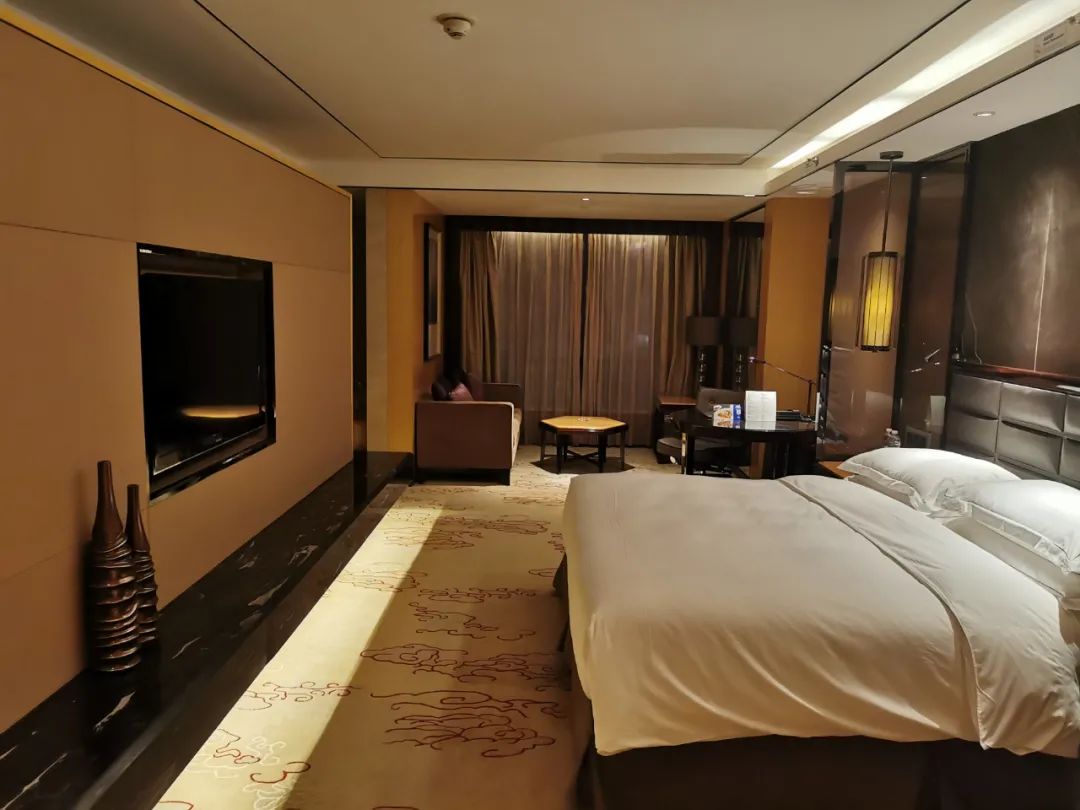 在五星级希尔顿的行政套房里玩YUU的“小优物语”是怎么样的感受?10 在五星级希尔顿的行政套房里玩YUU的“小优物语”是怎么样的感受?