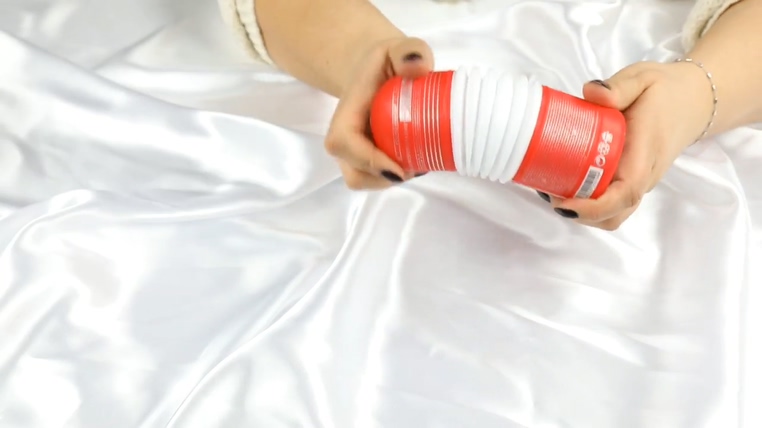 5分钟搞懂使用TENGA DEEP THROAT CUP的步骤