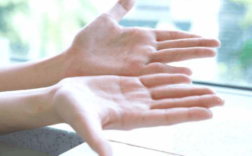 一款专为女性设计，能抑菌的润滑液