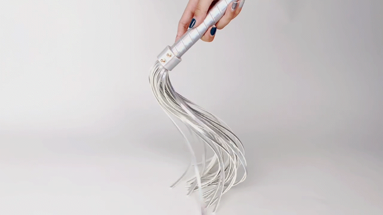 当皮革情趣套装遇上迷幻治愈风……