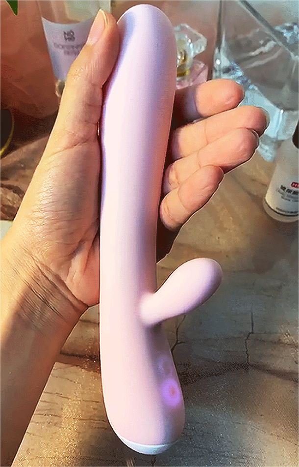 漂亮情趣体验师实测羞羞哒糯糯棒，柔软得不像震动棒【情趣用品】